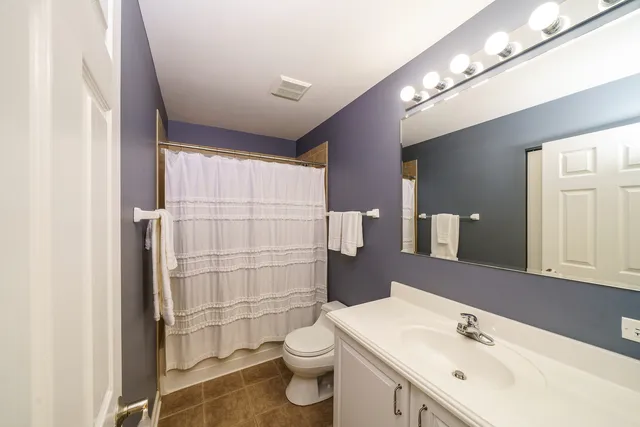 $375,000 | 2930 Glacier Way, Unit A, Wauconda, IL 60084