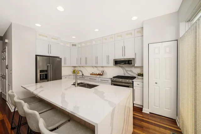 $375,000 | 2930 Glacier Way, Unit A, Wauconda, IL 60084