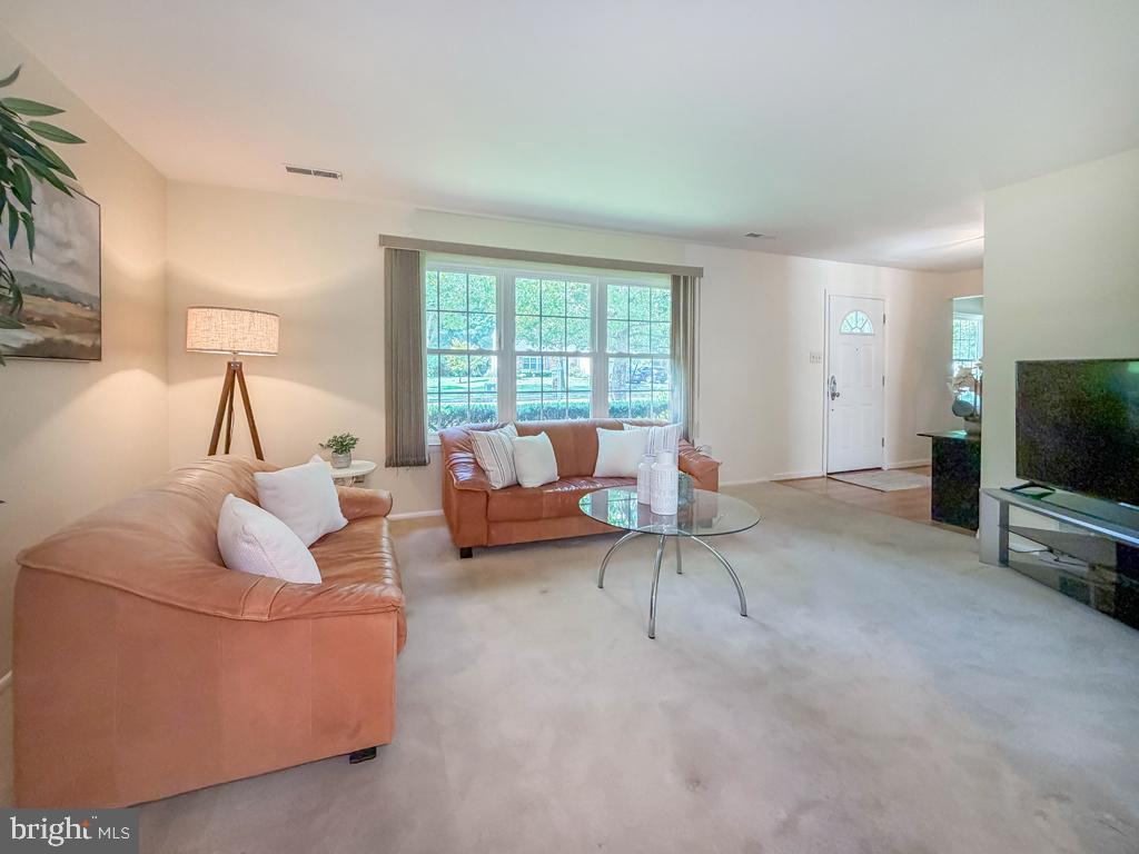 236 Greenview Road Yardley, PA 19067 - Photo 4 of 38 Living Room