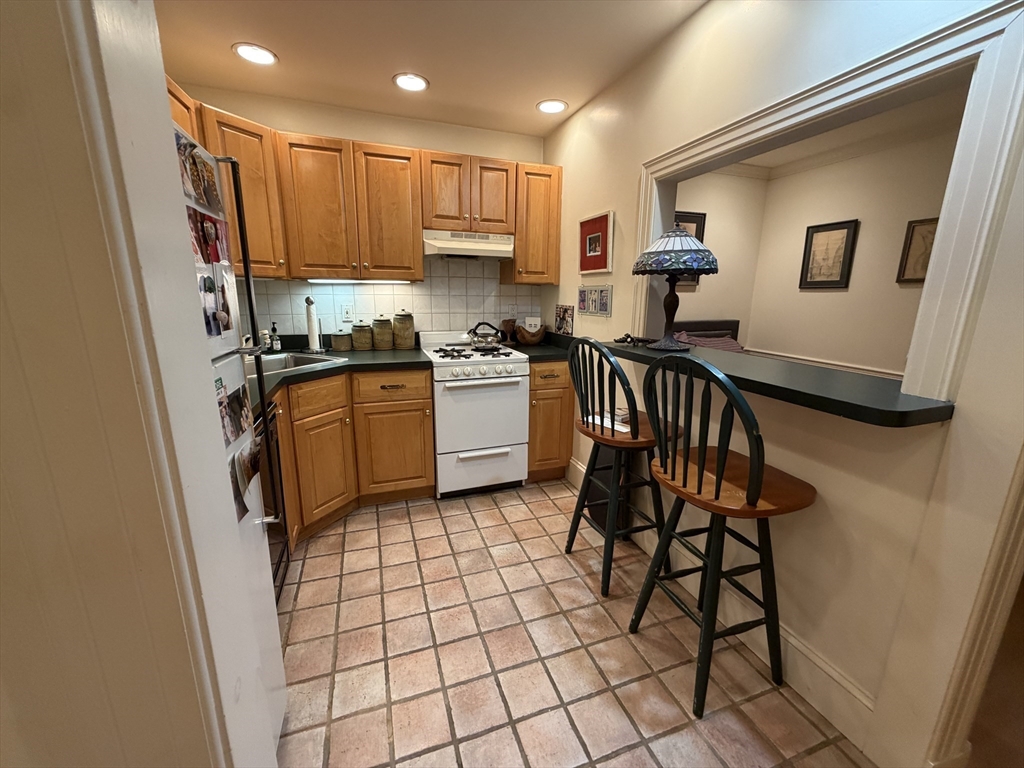20 Lime Street, Unit 32 Boston, MA 02108 - Photo 2 of 15
