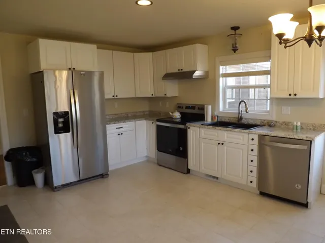 $500,000 | 223 Ulysses Daniels Lane, Harrogate, TN 37752