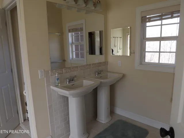 $500,000 | 223 Ulysses Daniels Lane, Harrogate, TN 37752