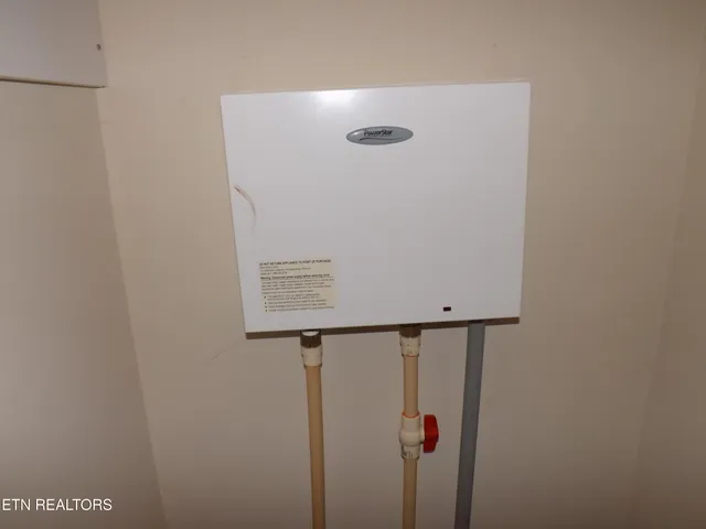 $500,000 | 223 Ulysses Daniels Lane, Harrogate, TN 37752