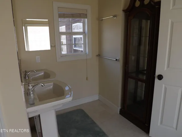 $500,000 | 223 Ulysses Daniels Lane, Harrogate, TN 37752