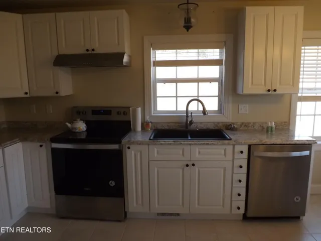 $500,000 | 223 Ulysses Daniels Lane, Harrogate, TN 37752