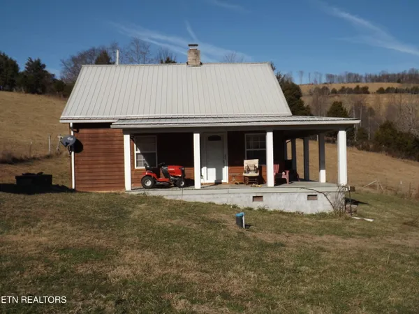 $500,000 | 223 Ulysses Daniels Lane, Harrogate, TN 37752
