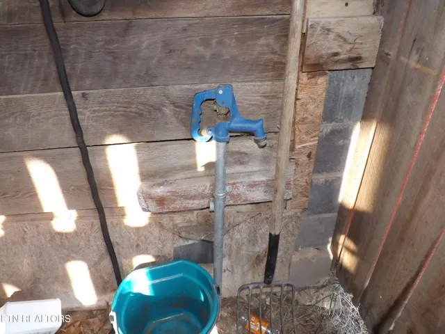 $500,000 | 223 Ulysses Daniels Lane, Harrogate, TN 37752