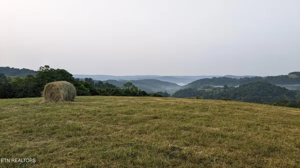 $500,000 | 223 Ulysses Daniels Lane, Harrogate, TN 37752