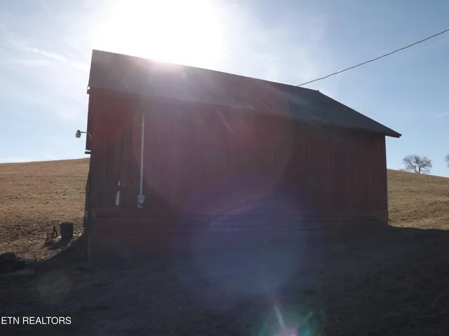 $500,000 | 223 Ulysses Daniels Lane, Harrogate, TN 37752