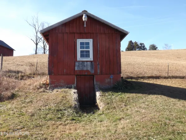 $500,000 | 223 Ulysses Daniels Lane, Harrogate, TN 37752