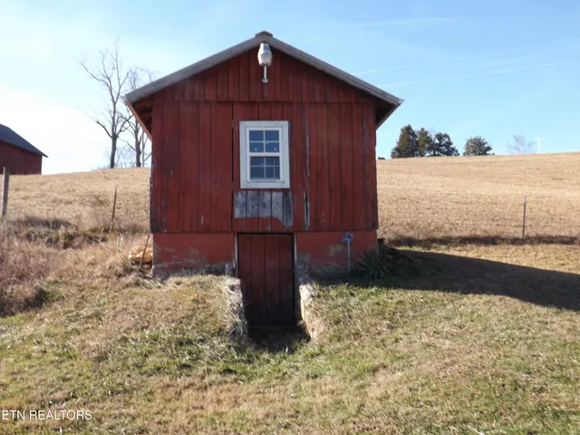 $500,000 | 223 Ulysses Daniels Lane, Harrogate, TN 37752