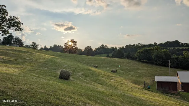 $500,000 | 223 Ulysses Daniels Lane, Harrogate, TN 37752