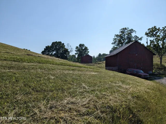 $500,000 | 223 Ulysses Daniels Lane, Harrogate, TN 37752
