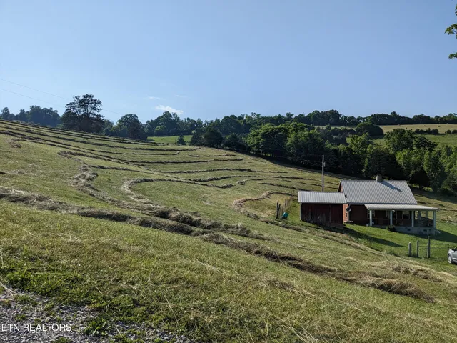 $500,000 | 223 Ulysses Daniels Lane, Harrogate, TN 37752