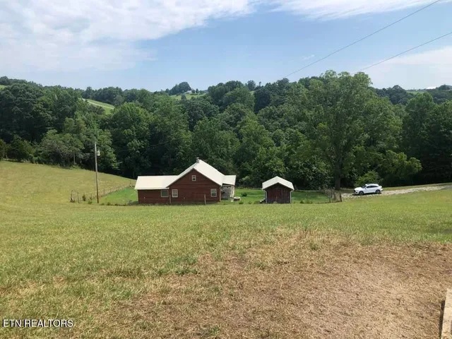 $500,000 | 223 Ulysses Daniels Lane, Harrogate, TN 37752
