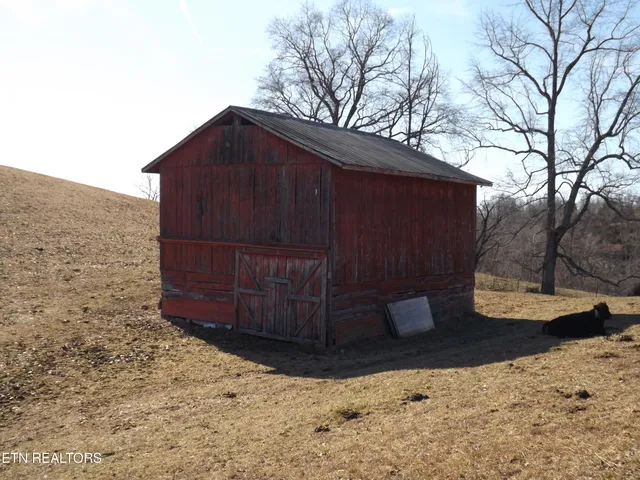 $500,000 | 223 Ulysses Daniels Lane, Harrogate, TN 37752