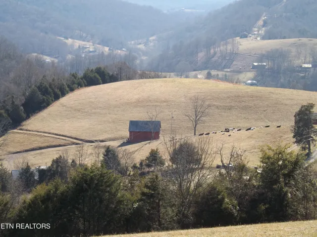 $500,000 | 223 Ulysses Daniels Lane, Harrogate, TN 37752
