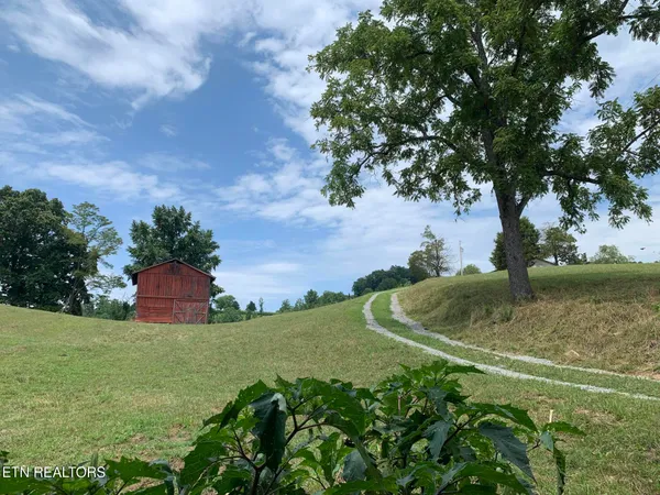 $500,000 | 223 Ulysses Daniels Lane, Harrogate, TN 37752