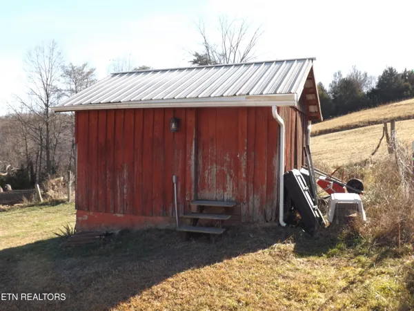 $500,000 | 223 Ulysses Daniels Lane, Harrogate, TN 37752