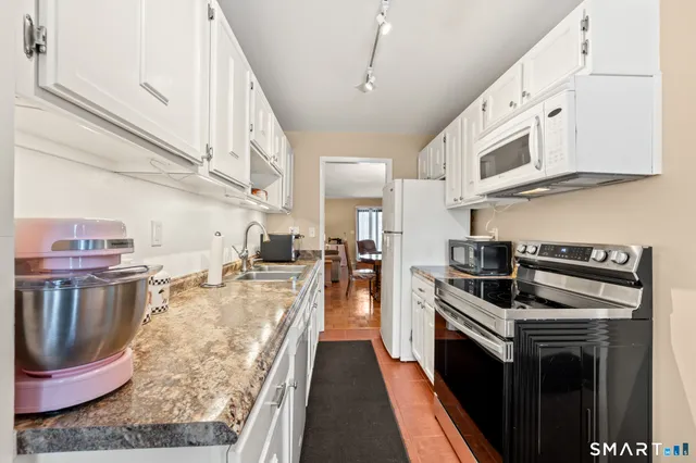 $240,000 | 3 Bayberry Court, Unit 3, Cromwell, CT 06416