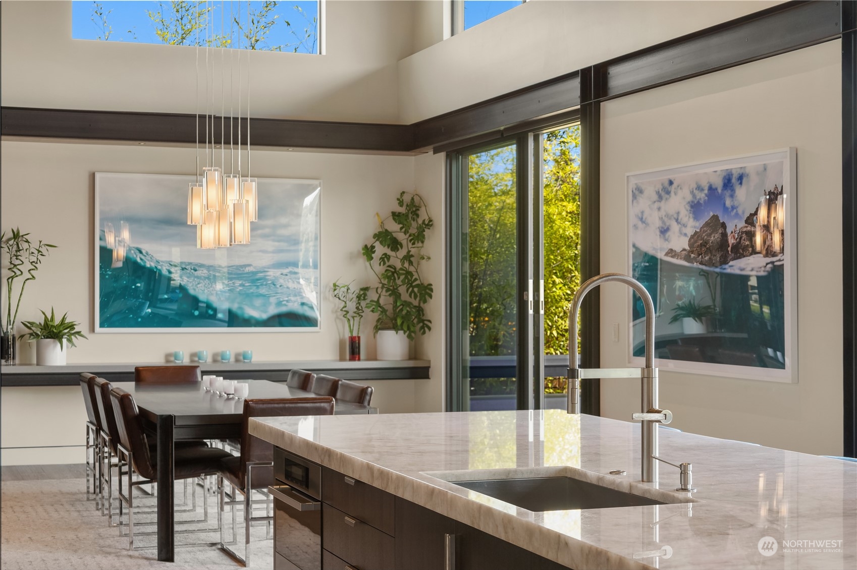 85 Cascade Key Bellevue, WA 98006 - Photo 16 of 37 a kitchen with a table and chairs
