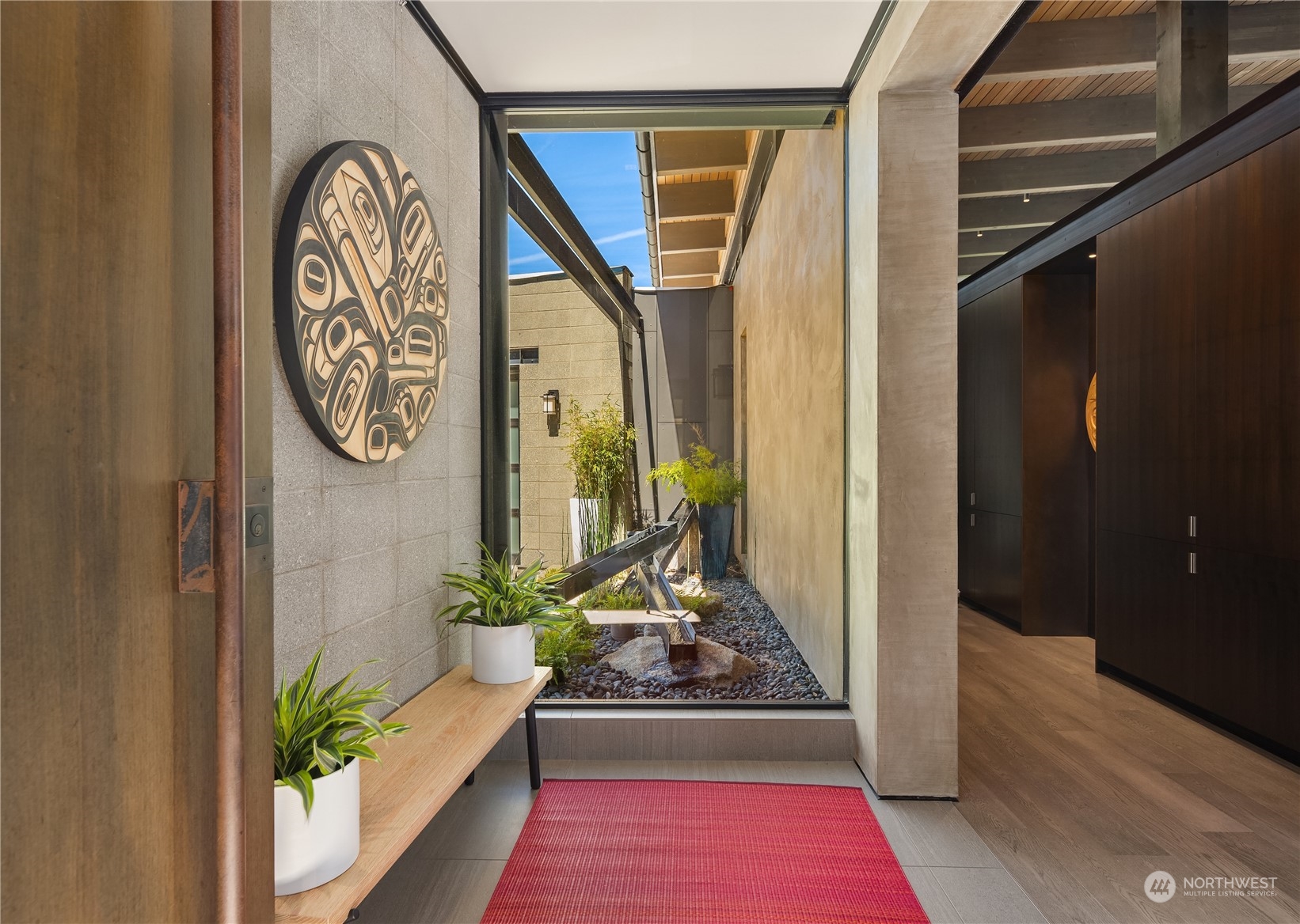 85 Cascade Key Bellevue, WA 98006 - Photo 4 of 37 a view of a hallway with entryway