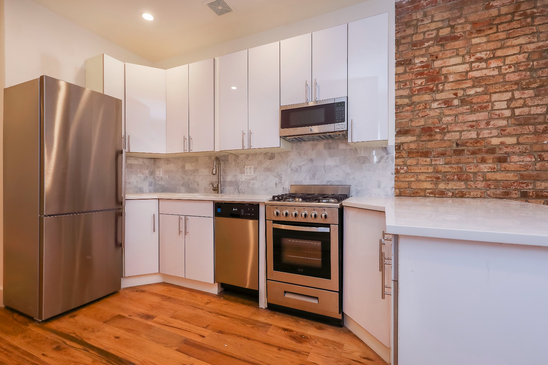 92 Rivington Street, Unit 1 Manhattan, NY 10002 - Photo 2 of 8 Photo 2