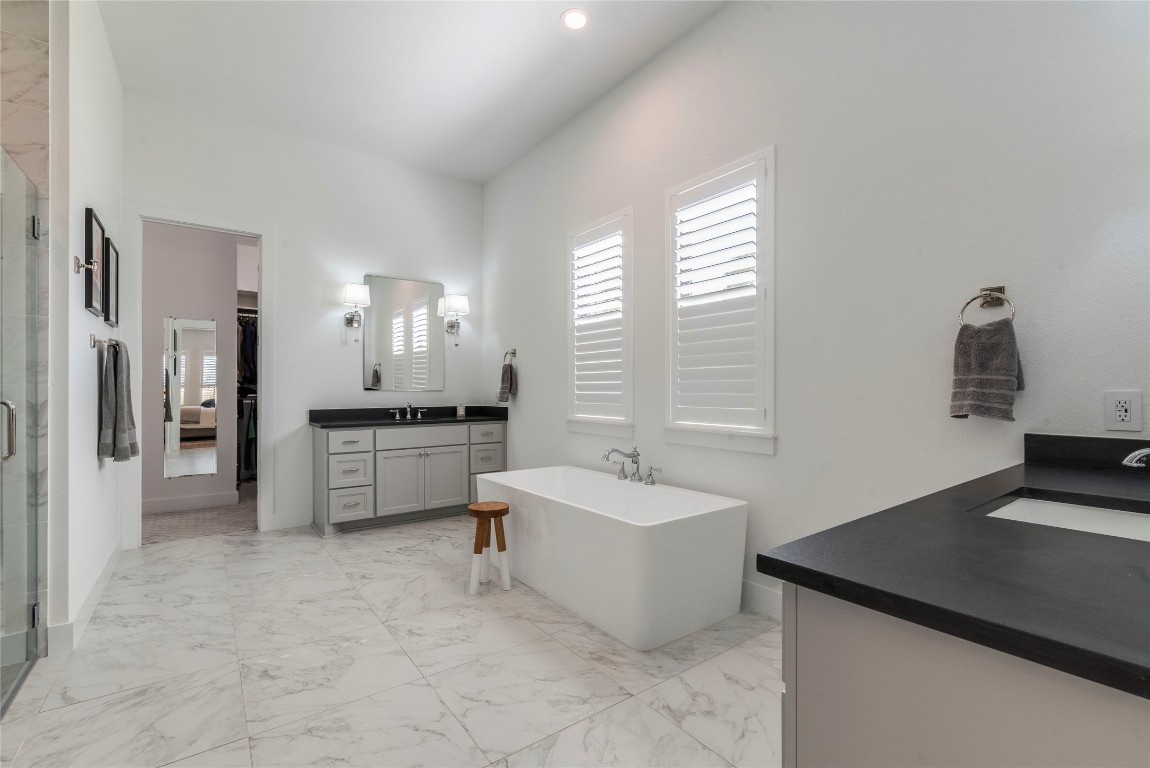 108 Gaucho Way Dripping Springs, TX 78620 - Photo 21 of 39 Primary Bath