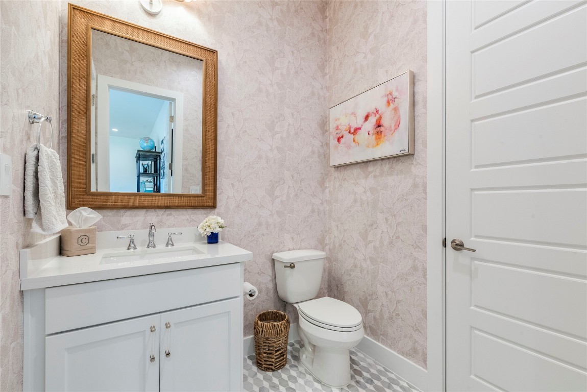 108 Gaucho Way Dripping Springs, TX 78620 - Photo 27 of 39 Powder Room