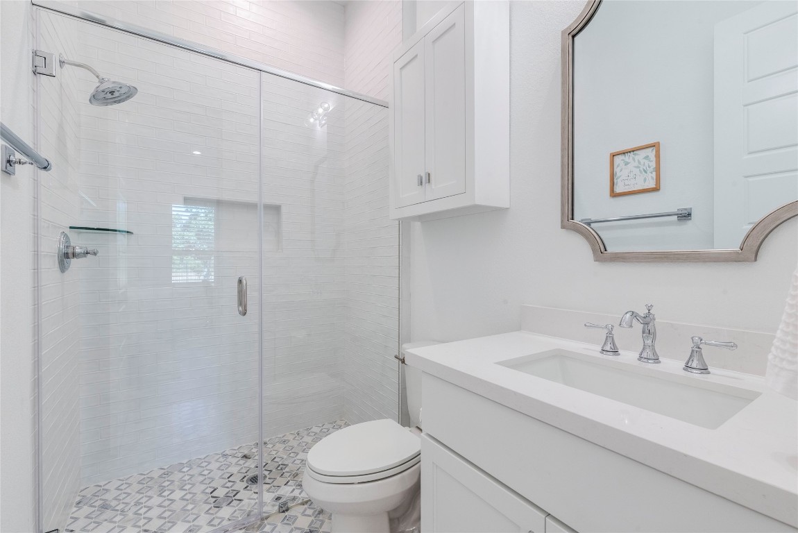 108 Gaucho Way Dripping Springs, TX 78620 - Photo 29 of 39 Guest Bathroom 2