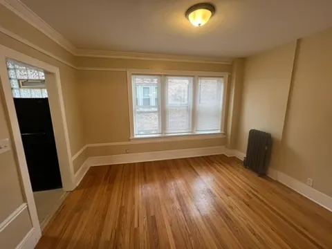 $1,350 | 655 East 82nd Street, Unit 2, Chicago, IL 60619