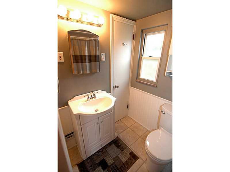 209 Hester Avenue McKees Rocks, PA 15136 - Photo 14 of 22 Full Bath.