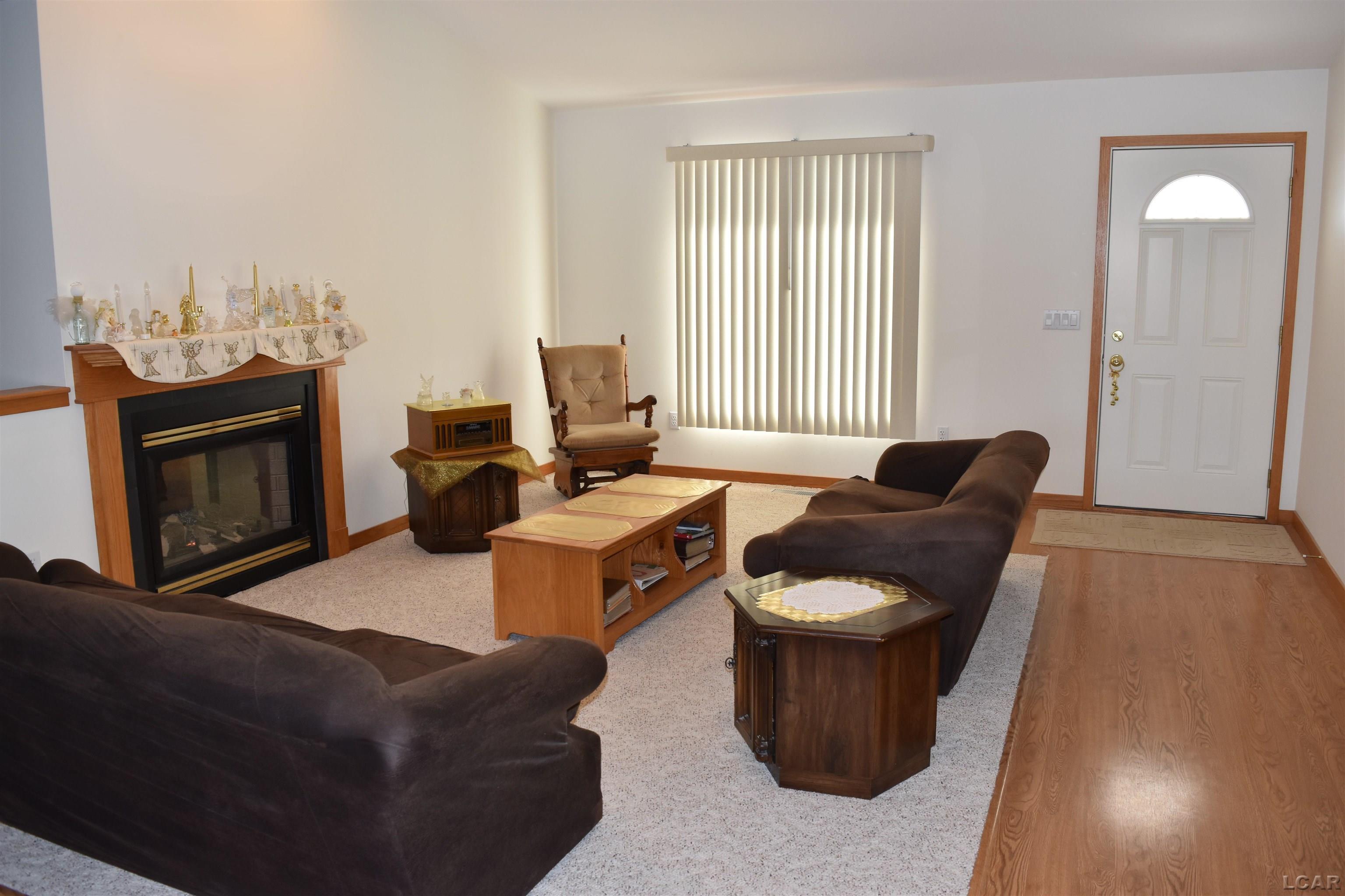 15500 Packard Road Hudson, MI 49247 - Photo 15 of 40 Living room