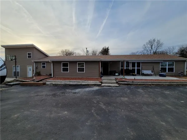 $319,900 | 506 South Washington Street, Maysville, MO 64469
