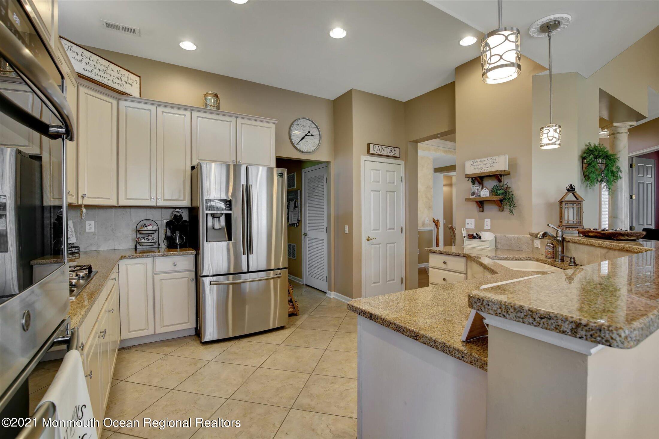 27 Muirfield Road Jackson, NJ 08527 - Photo 15 of 45 15-Kitchen