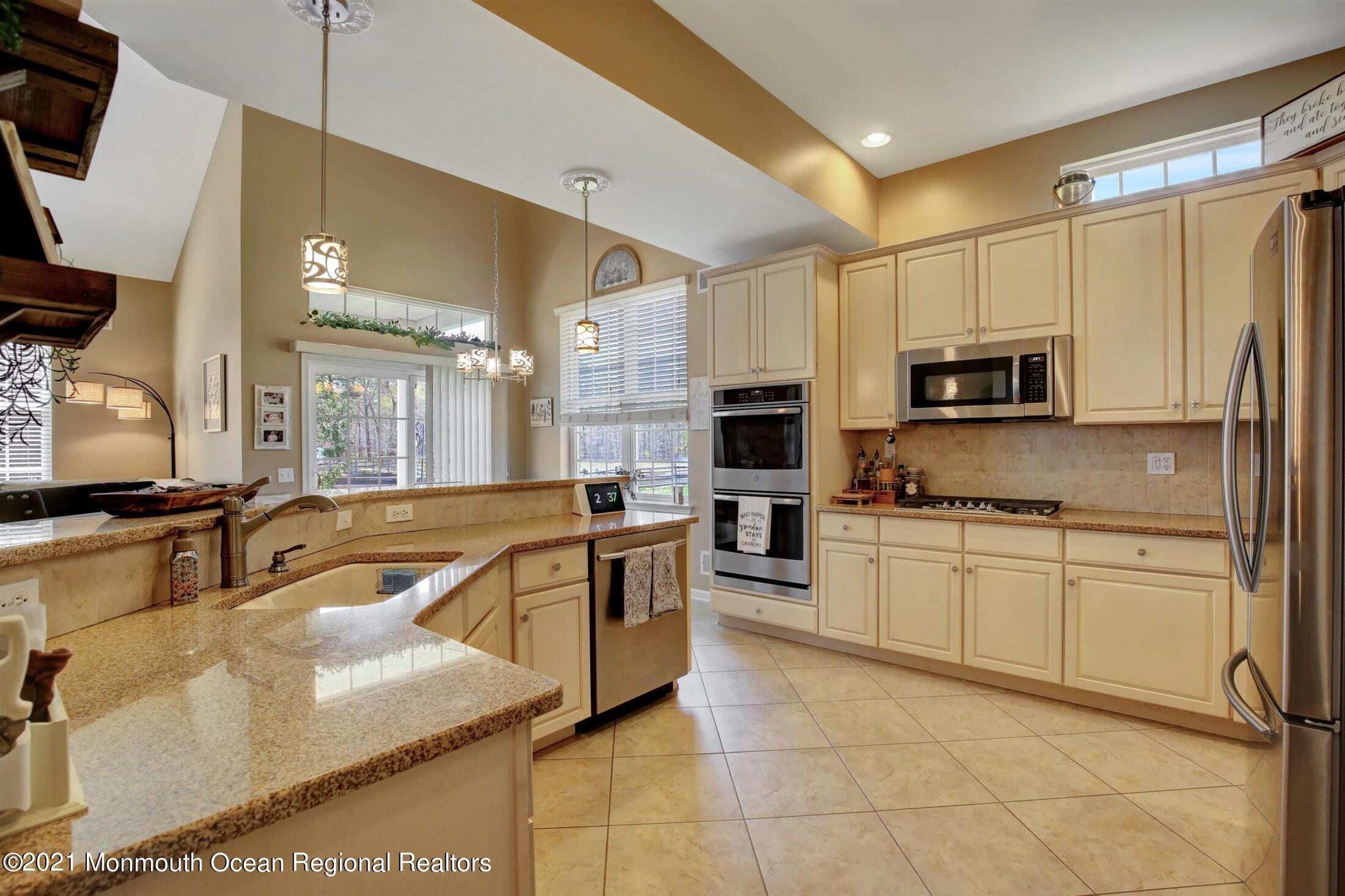 27 Muirfield Road Jackson, NJ 08527 - Photo 16 of 45 16-Kitchen