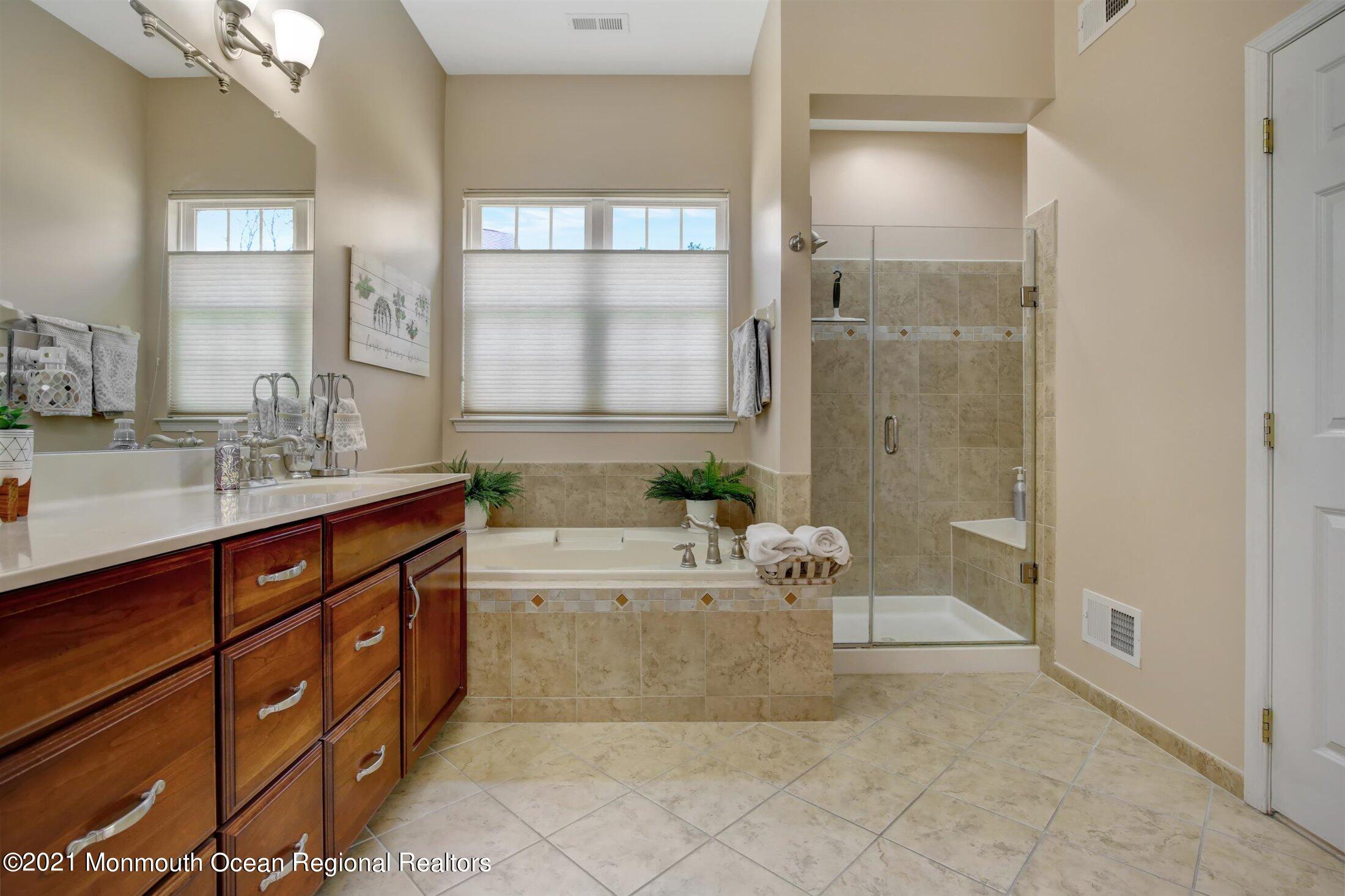 27 Muirfield Road Jackson, NJ 08527 - Photo 19 of 45 19-Master Bathroom