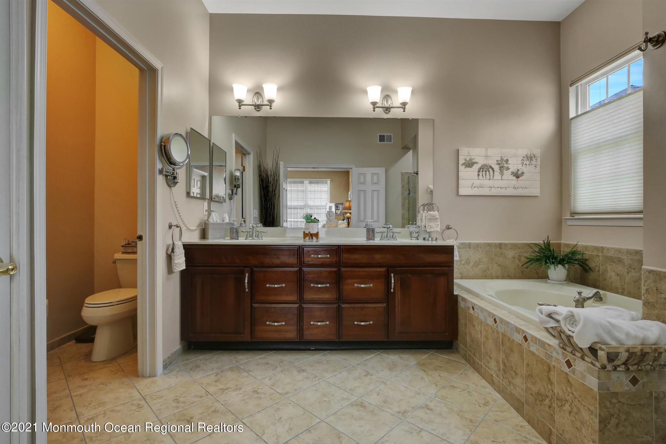 27 Muirfield Road Jackson, NJ 08527 - Photo 20 of 45 20-Master Bathroom
