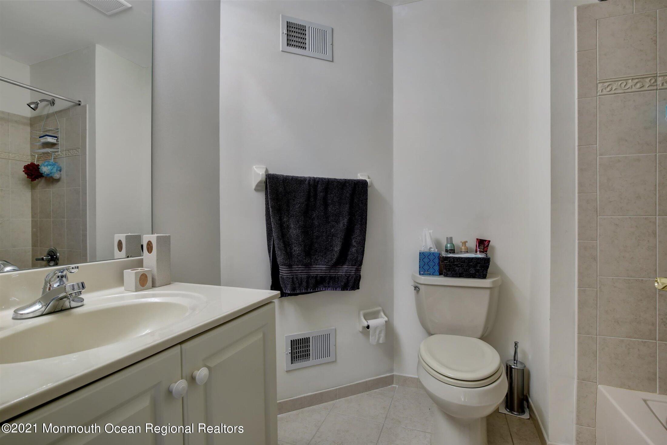 27 Muirfield Road Jackson, NJ 08527 - Photo 22 of 45 22-Bathroom