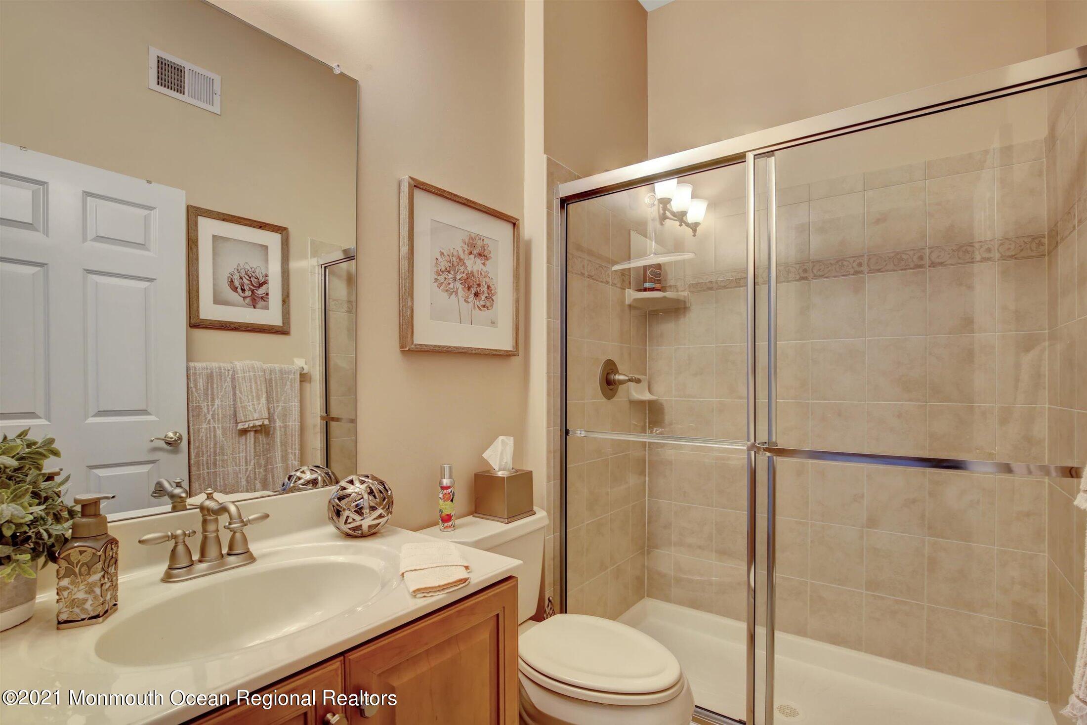 27 Muirfield Road Jackson, NJ 08527 - Photo 28 of 45 28-Loft Bathroom