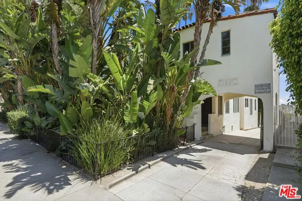 $6,995 | 7464 Hollywood Boulevard, Los Angeles, CA 90046