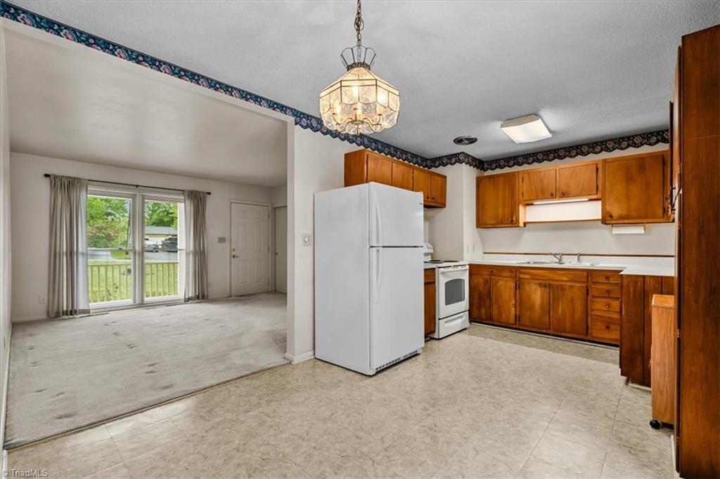 3404 Rolling Road High Point, NC 27265 - Photo 6 of 29