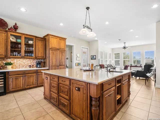 $1,375,000 | 1000 Landmark, Kerrville, TX 78028