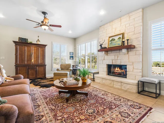 $1,375,000 | 1000 Landmark, Kerrville, TX 78028