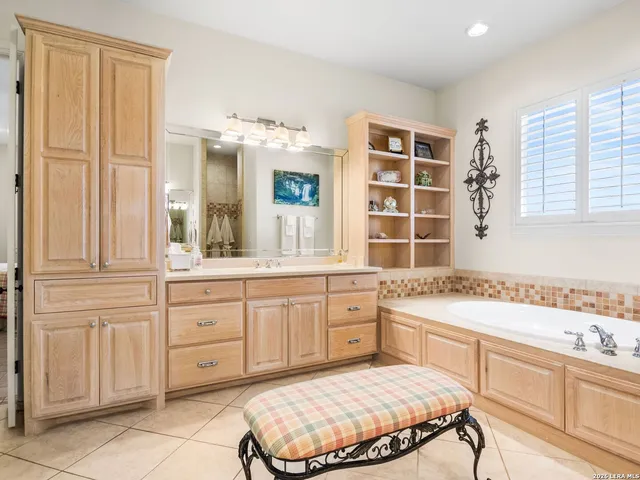 $1,375,000 | 1000 Landmark, Kerrville, TX 78028