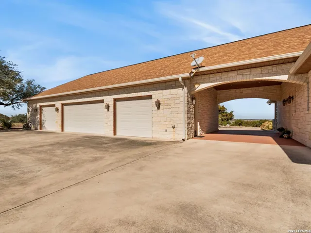 $1,375,000 | 1000 Landmark, Kerrville, TX 78028