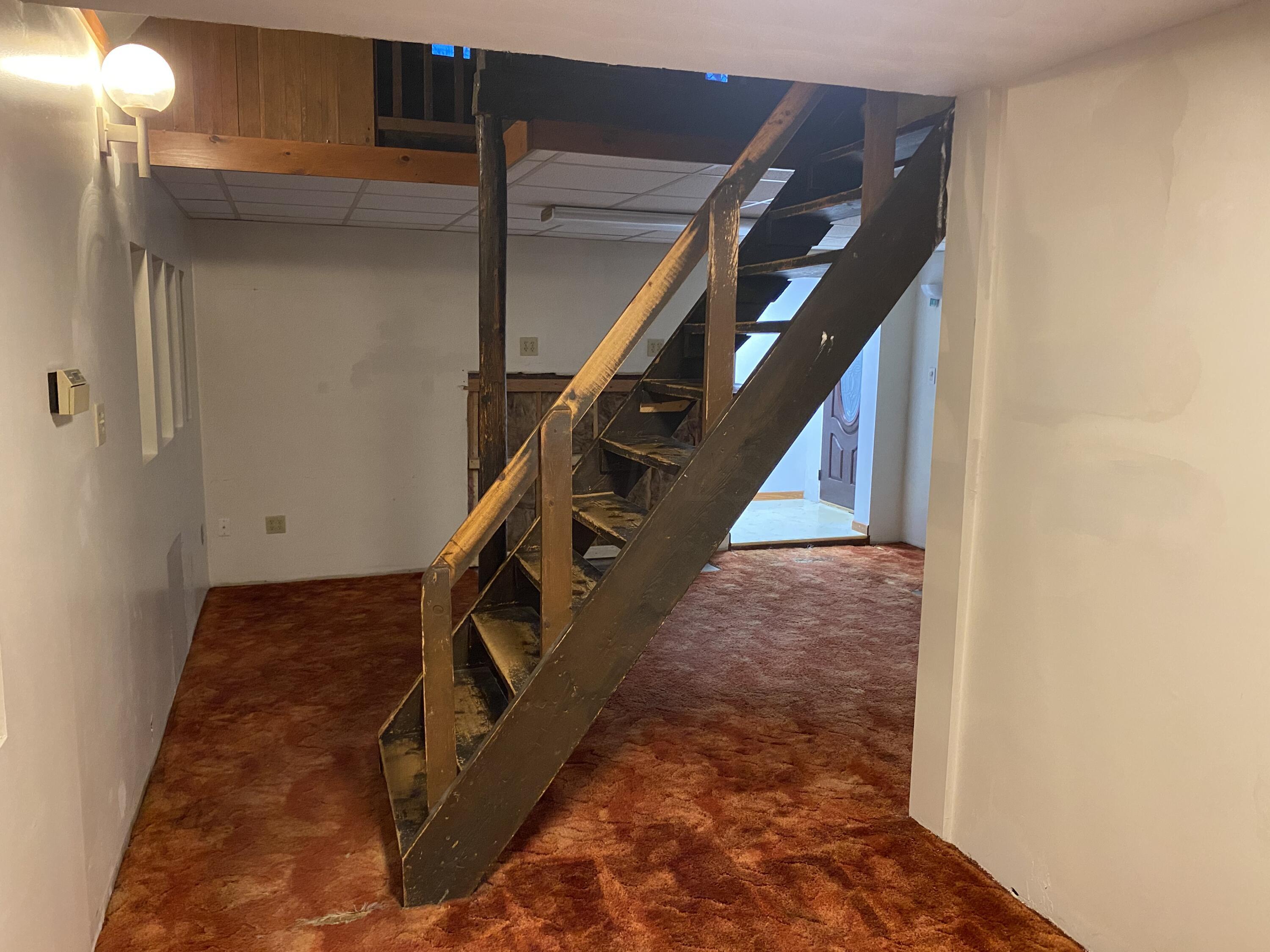 856 Elaine Road Columbus, OH 43213 - Photo 6 of 16 First Floor