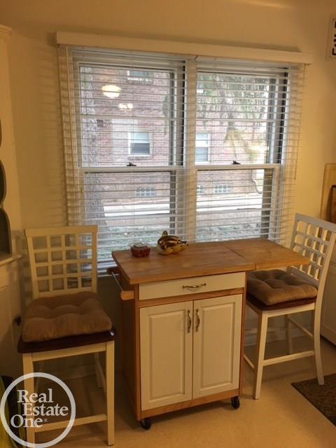 501 Neff Road Grosse Pointe, MI 48230 - Photo 5 of 12 31346541-4.JPG