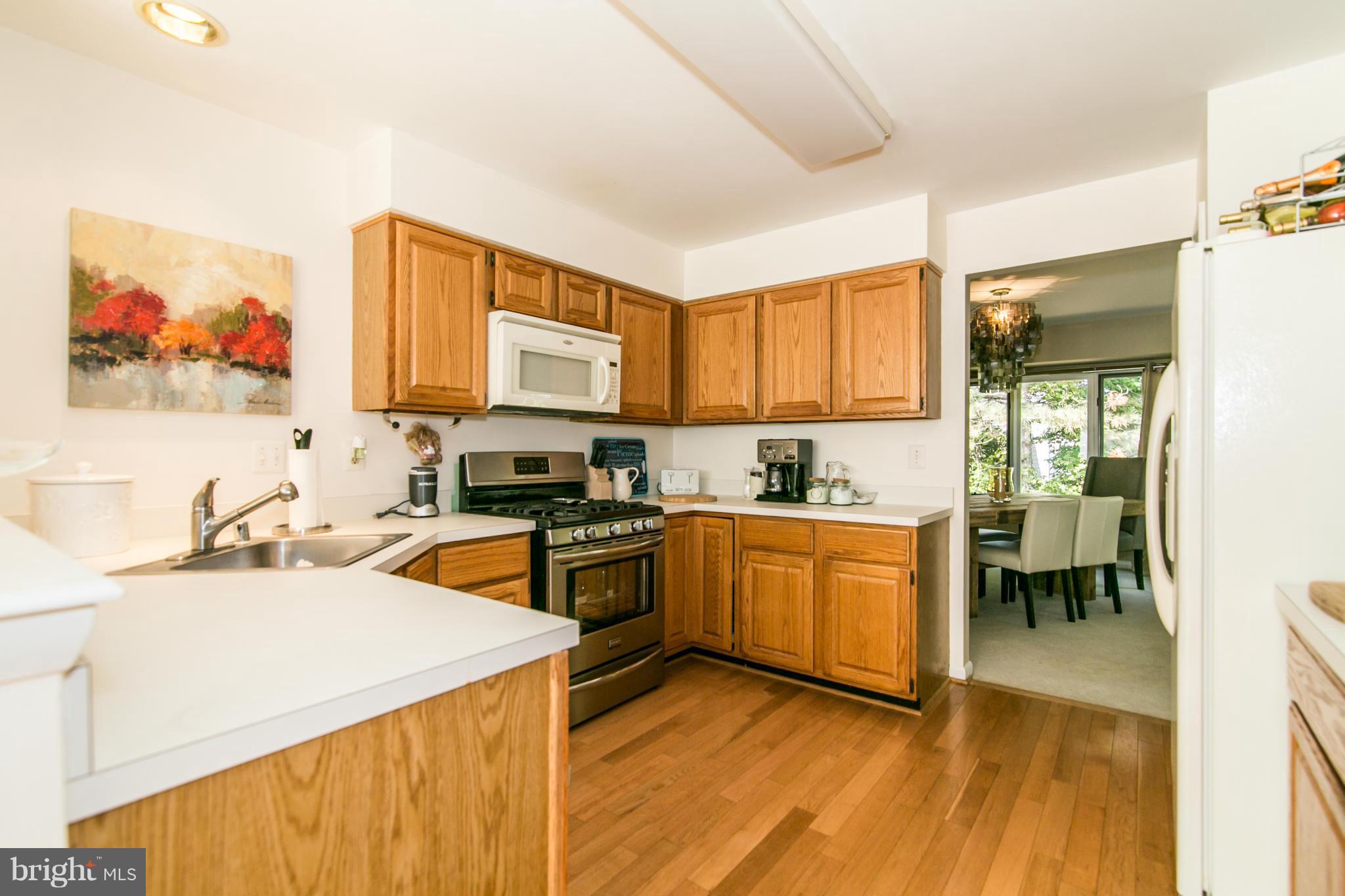 1327 Wedgewood Manor Way Reston, VA 20194 - Photo 6 of 29 Kitchen