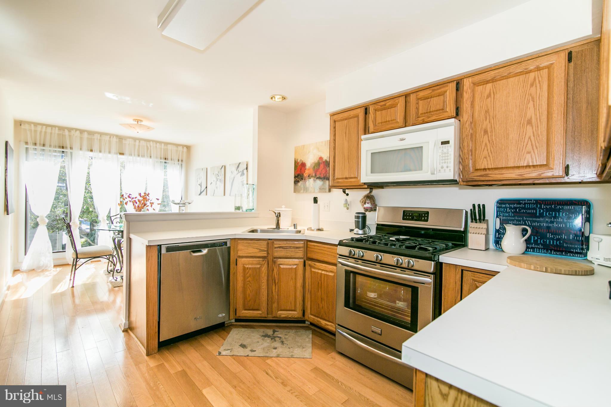 1327 Wedgewood Manor Way Reston, VA 20194 - Photo 7 of 29 Kitchen